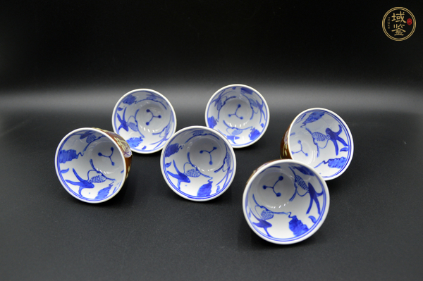 古玩陶瓷醬釉內(nèi)青花魚藻紋杯真品鑒賞圖