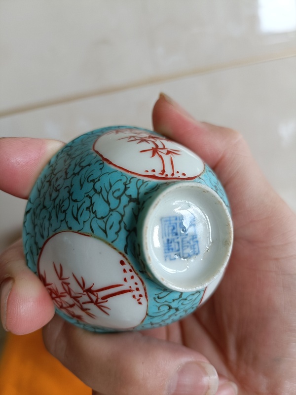 古玩陶瓷精品乾隆年制本朝款松石綠地礬紅竹報平安茶圓拍賣，當前價格5980元