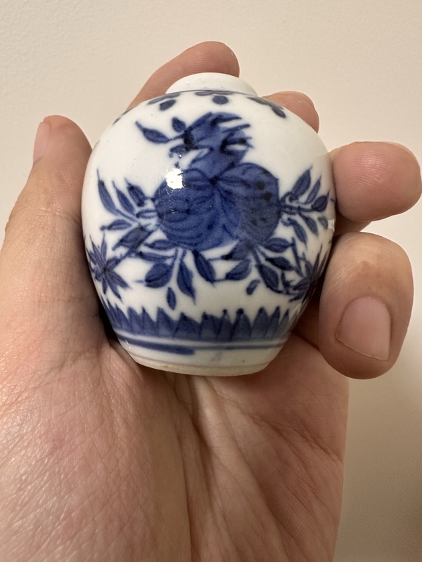 古玩轉(zhuǎn)賣花果紋青花瓶拍賣，當前價格0元