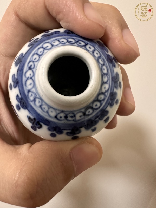 古玩陶瓷花果紋青花瓶真品鑒賞圖