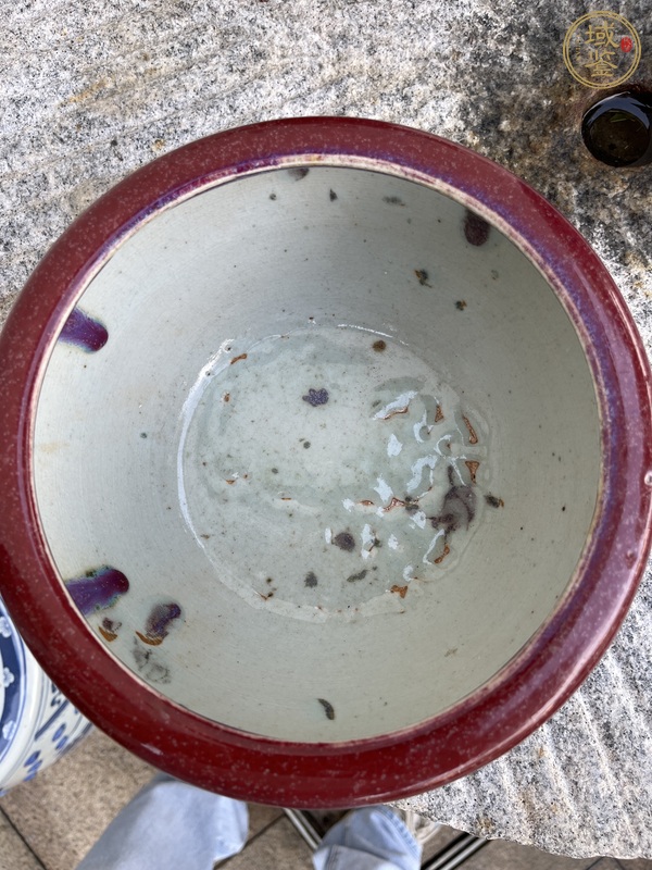 古玩陶瓷紅釉三足爐真品鑒賞圖