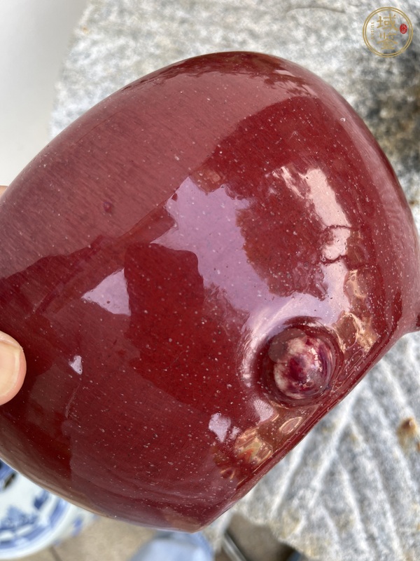 古玩陶瓷紅釉三足爐真品鑒賞圖