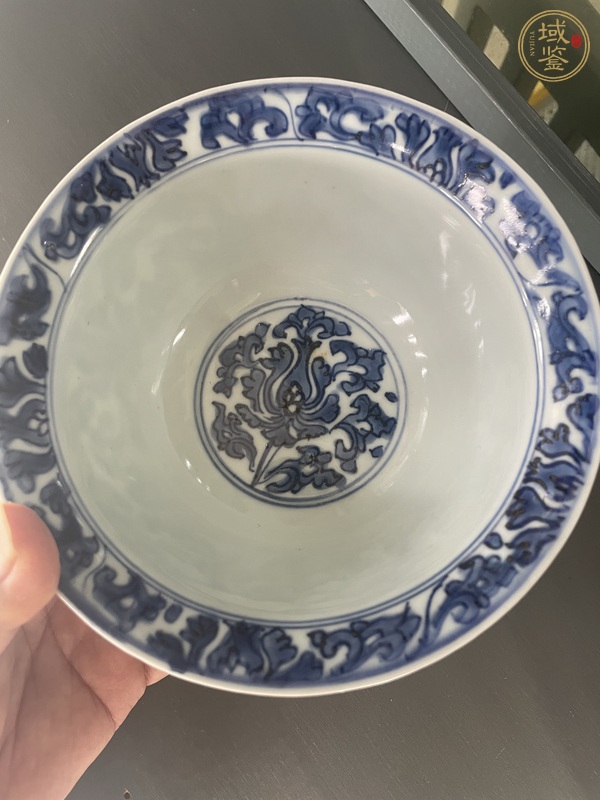古玩陶瓷清康熙青花纏枝花卉紋碗真品鑒賞圖