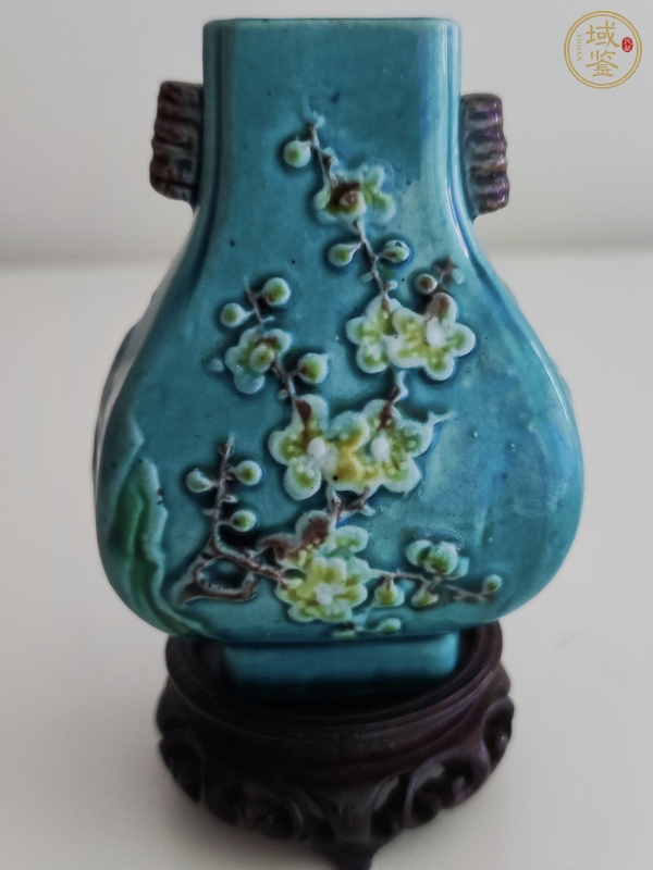 古玩陶瓷民國素三彩小貫耳瓶真品鑒賞圖