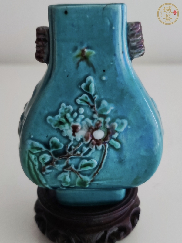 古玩陶瓷民國素三彩小貫耳瓶真品鑒賞圖