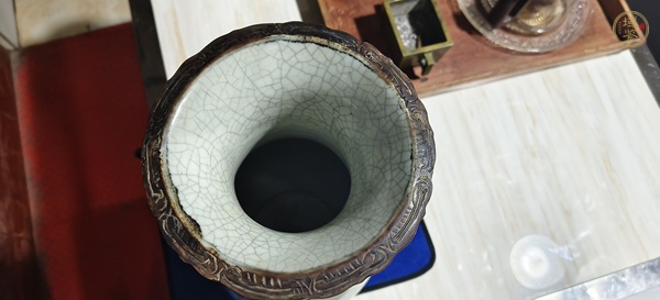 古玩陶瓷哥釉地鐵銹釉青花琵琶尊真品鑒賞圖