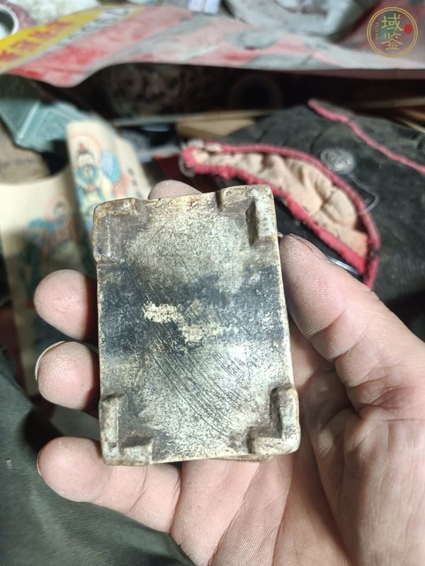 古玩陶瓷花卉紋青花蓋盒真品鑒賞圖