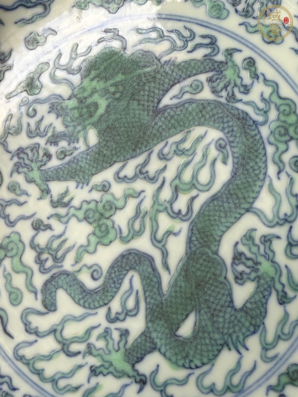 古玩陶瓷青花綠彩龍紋盤真品鑒賞圖