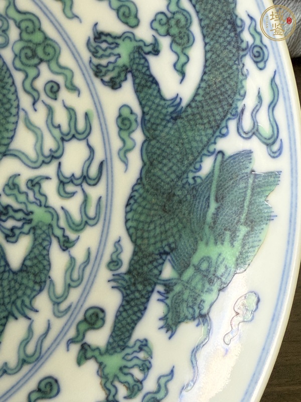 古玩陶瓷青花綠彩龍紋盤真品鑒賞圖