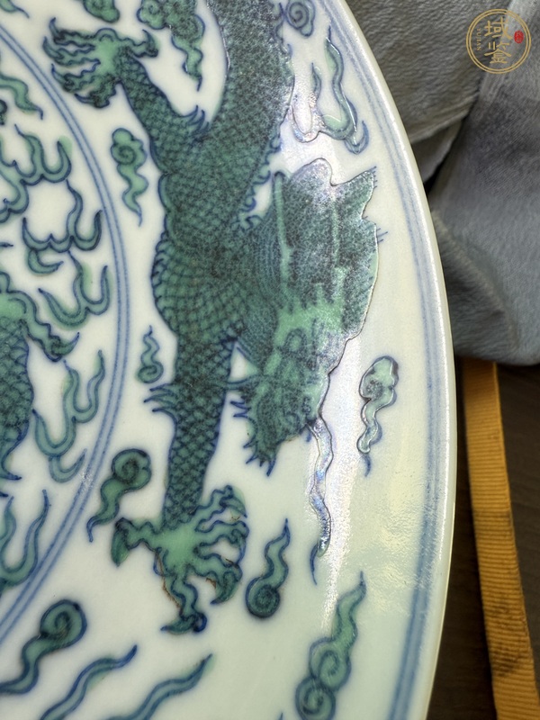 古玩陶瓷青花綠彩龍紋盤真品鑒賞圖