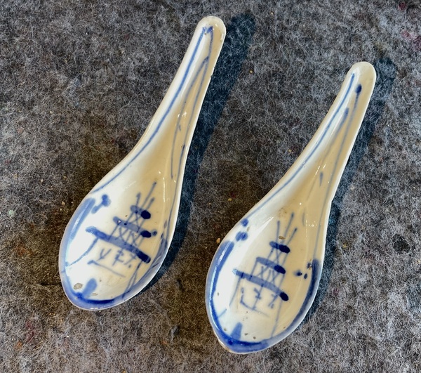 古玩轉(zhuǎn)賣青花樓閣紋調(diào)羹拍賣，當(dāng)前價(jià)格0元