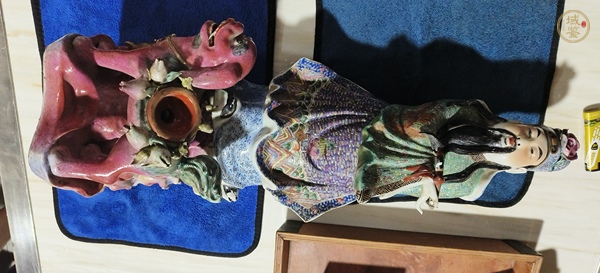 古玩陶瓷人物粉彩塑像真品鑒賞圖
