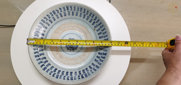古玩陶瓷梵字紋青花盤真品鑒賞圖