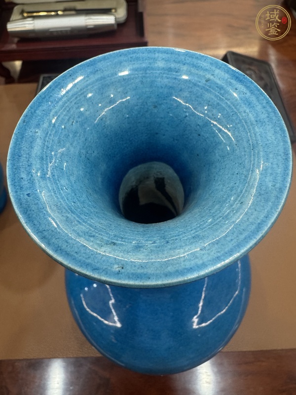 古玩陶瓷民國孔雀藍(lán)釉長頸瓶真品鑒賞圖