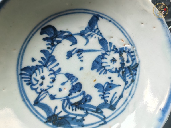 古玩陶瓷青花花卉紋盤真品鑒賞圖