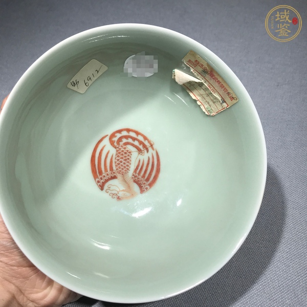 古玩陶瓷豆青釉礬紅團(tuán)鳳紋碗真品鑒賞圖