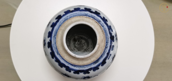 古玩陶瓷花間壽字紋青花罐真品鑒賞圖