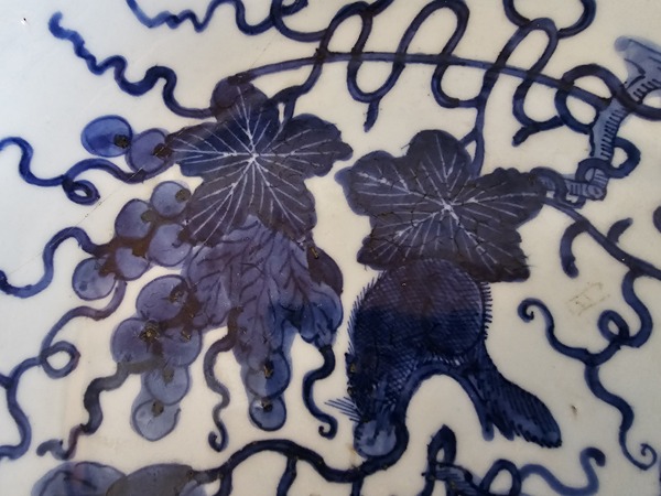 古玩陶瓷清雍乾?青花松鼠葡萄紋盤拍賣，當(dāng)前價(jià)格3800元