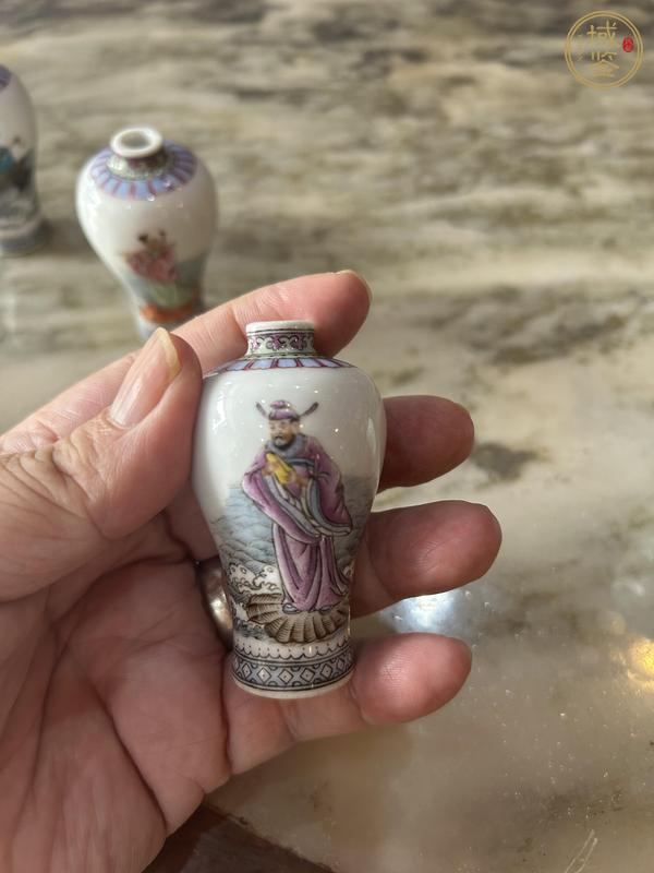 古玩陶瓷粉彩仿琺瑯彩人物故事紋鼻煙壺真品鑒賞圖