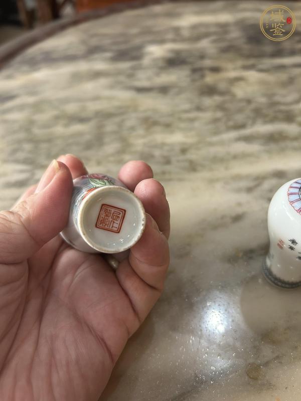 古玩陶瓷粉彩仿琺瑯彩人物故事紋鼻煙壺真品鑒賞圖