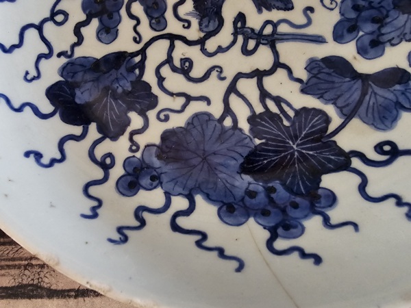 古玩陶瓷清雍乾?青花松鼠葡萄紋盤拍賣，當(dāng)前價(jià)格3800元