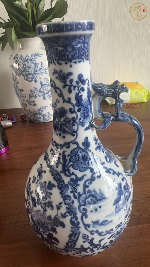 古玩陶瓷青花開光山水人物龍柄壺真品鑒賞圖