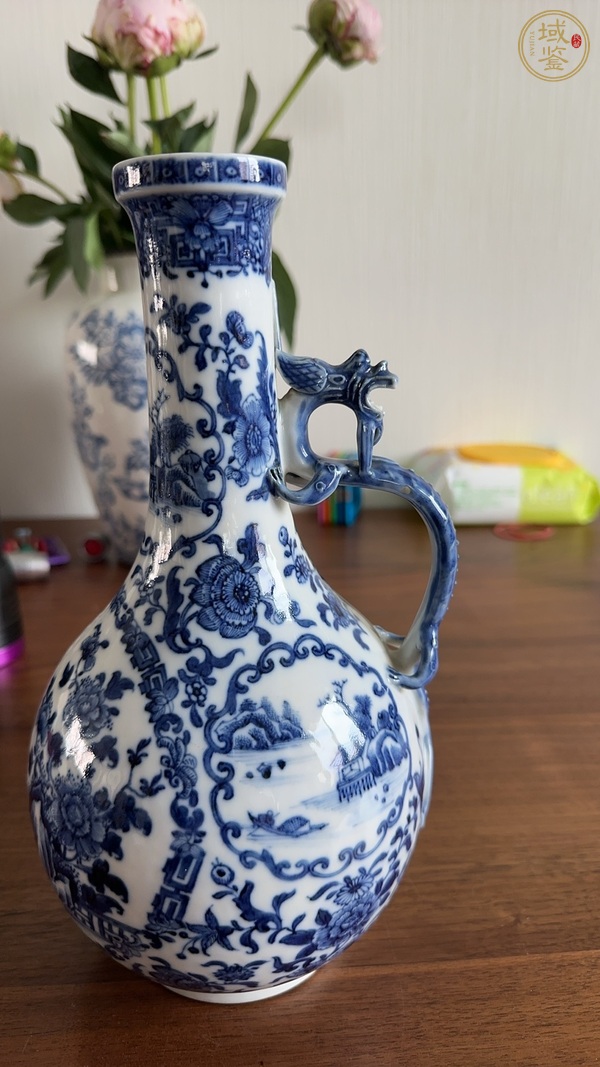 古玩陶瓷青花開光山水人物龍柄壺真品鑒賞圖