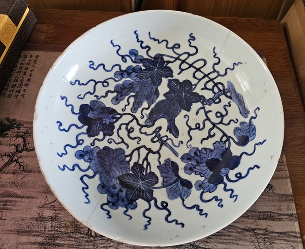 古玩陶瓷清雍乾?青花松鼠葡萄紋盤拍賣，當(dāng)前價(jià)格3800元