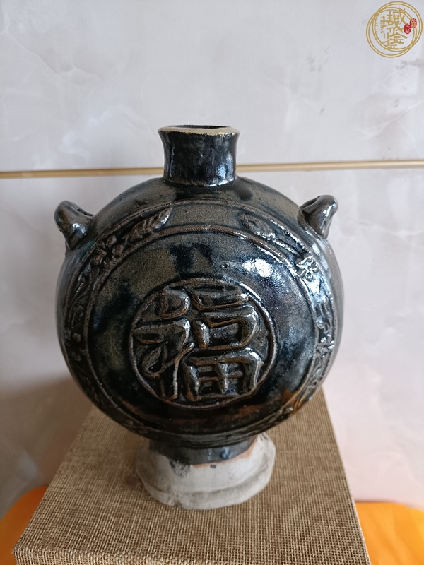 古玩陶瓷窯變釉印花福字扁型穿帶瓶真品鑒賞圖