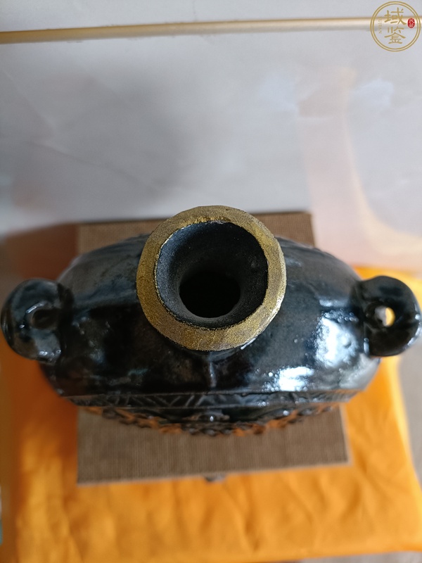 古玩陶瓷明代窯變釉印花福字扁型穿帶瓶拍賣，當(dāng)前價(jià)格598元