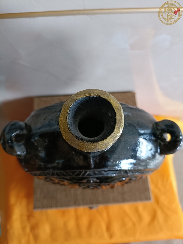 古玩陶瓷窯變釉印花福字扁型穿帶瓶真品鑒賞圖