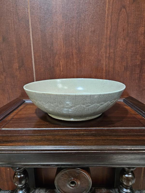 古玩陶瓷哥釉印花蓮瓣紋盤拍賣，當(dāng)前價格8600元