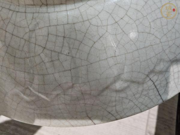 古玩陶瓷哥釉印花蓮瓣紋盤真品鑒賞圖