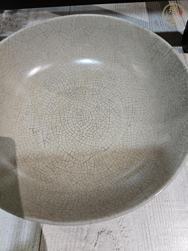 古玩陶瓷哥釉印花蓮瓣紋盤真品鑒賞圖