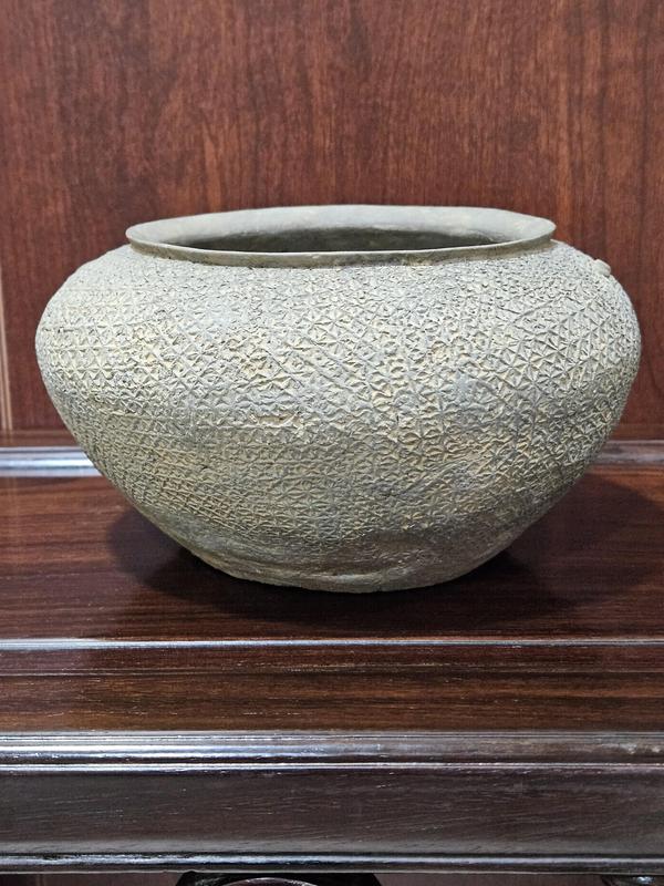 古玩陶瓷s鈕印紋硬陶罐拍賣，當(dāng)前價格16000元