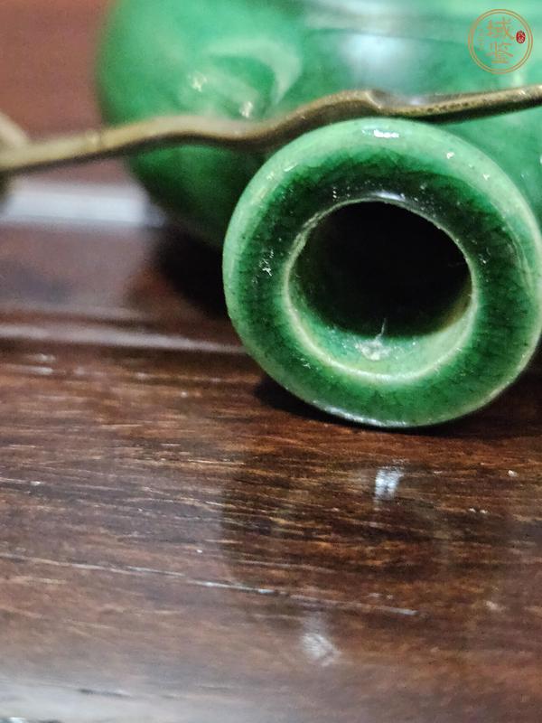 古玩陶瓷綠哥釉鼻煙壺真品鑒賞圖