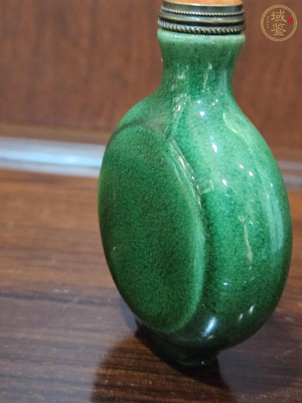 古玩陶瓷綠哥釉鼻煙壺真品鑒賞圖