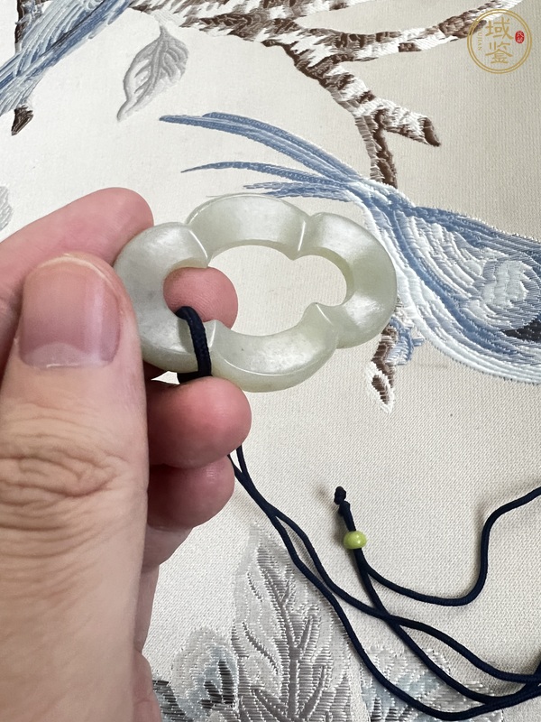 古玩玉器和田玉雕“海棠環(huán)”真品鑒賞圖