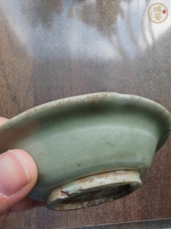 古玩陶瓷龍泉青瓷折沿盤真品鑒賞圖