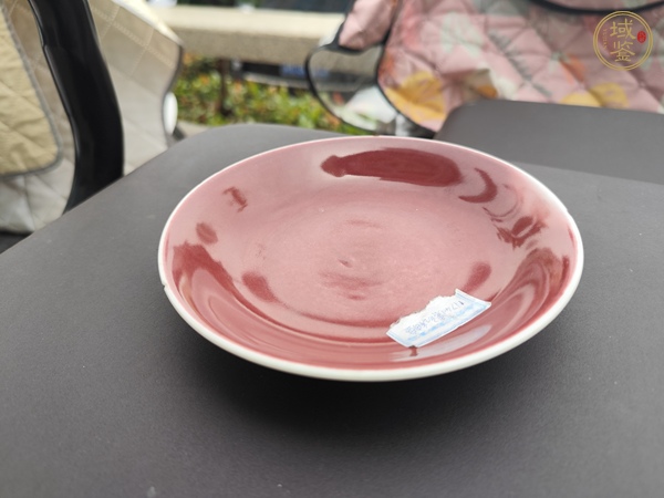 古玩陶瓷乾隆祭紅釉盤真品鑒賞圖