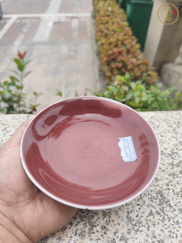 古玩陶瓷乾隆祭紅釉盤真品鑒賞圖