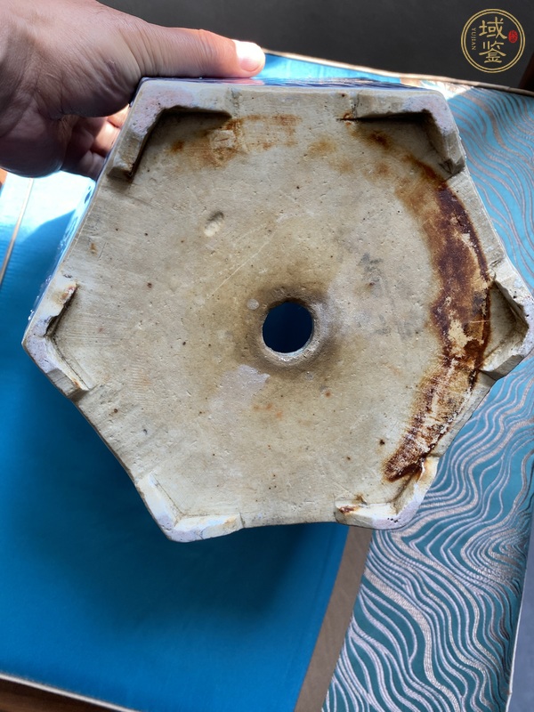 古玩陶瓷花卉紋青花六方花盆真品鑒賞圖