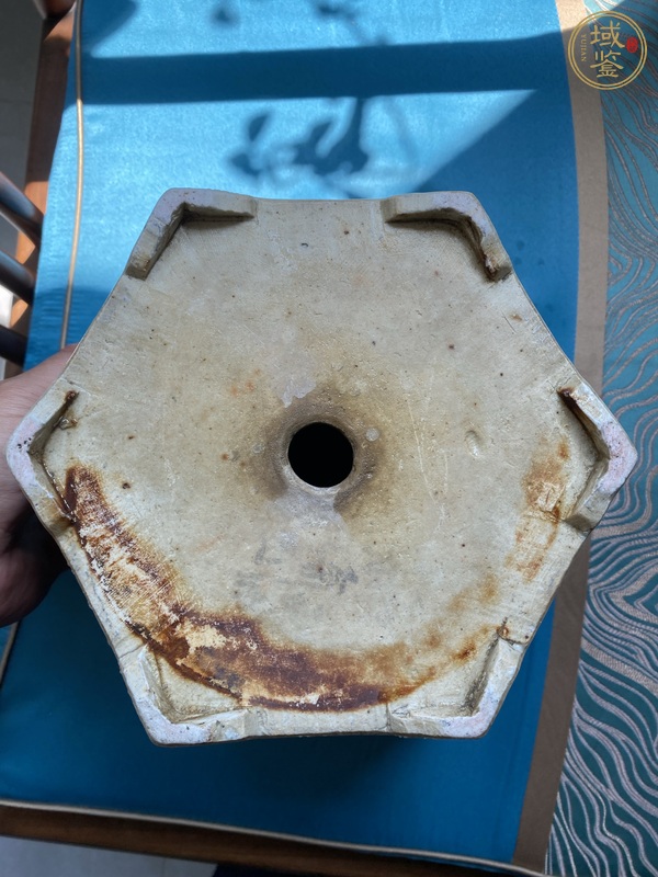 古玩陶瓷花卉紋青花六方花盆真品鑒賞圖