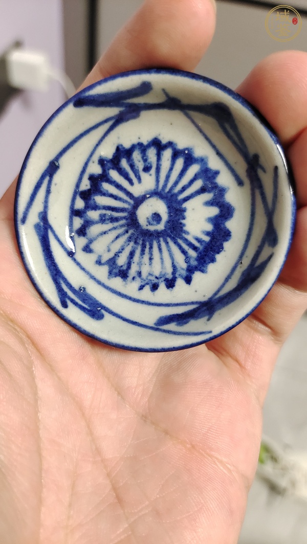 古玩陶瓷青花花卉小碟真品鑒賞圖