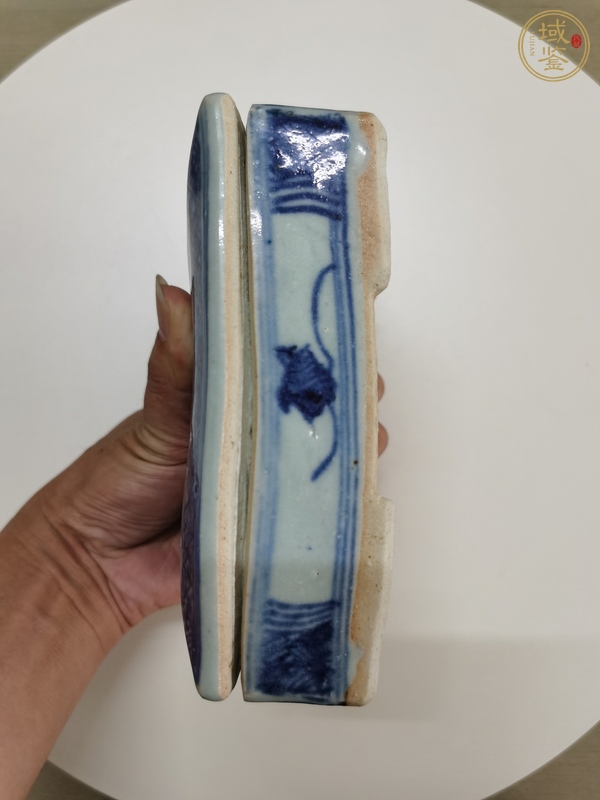古玩陶瓷花卉紋青花蓋盒真品鑒賞圖