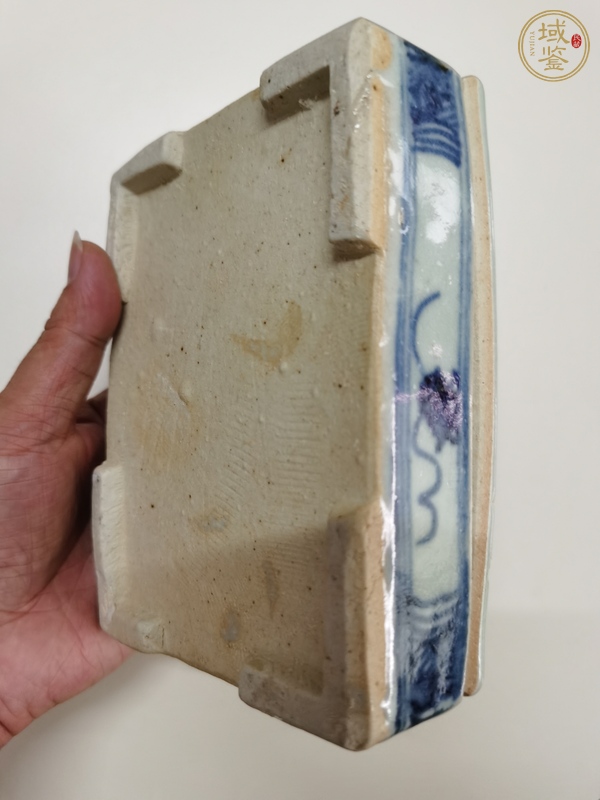 古玩陶瓷花卉紋青花蓋盒真品鑒賞圖