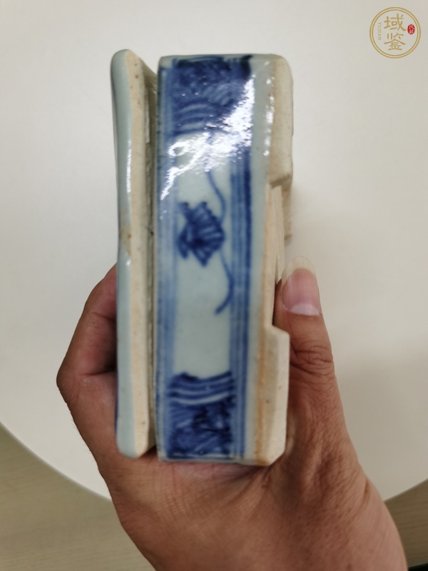 古玩陶瓷花卉紋青花蓋盒真品鑒賞圖