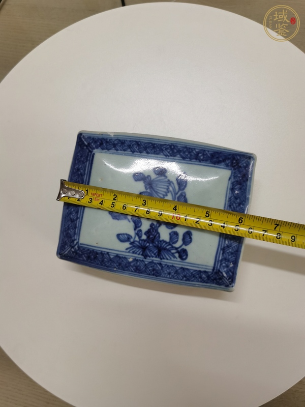 古玩陶瓷花卉紋青花蓋盒真品鑒賞圖