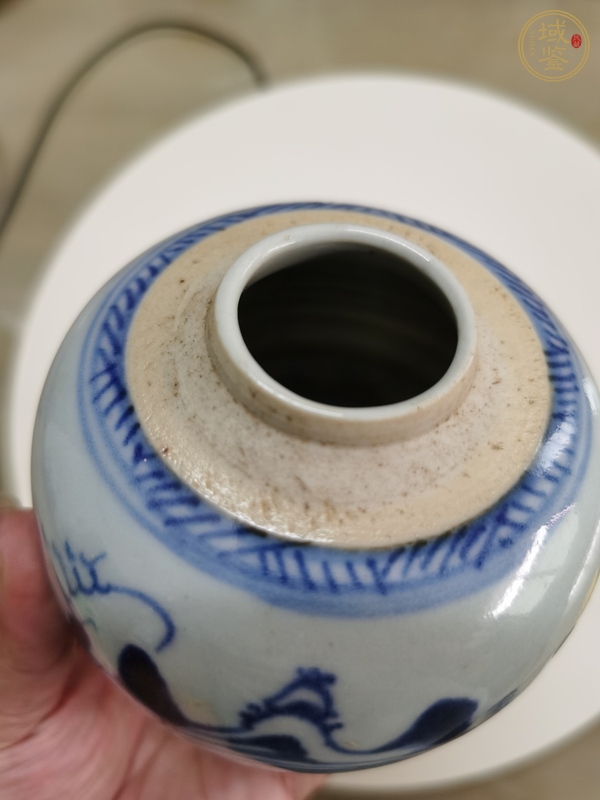 古玩陶瓷山水紋青花罐真品鑒賞圖
