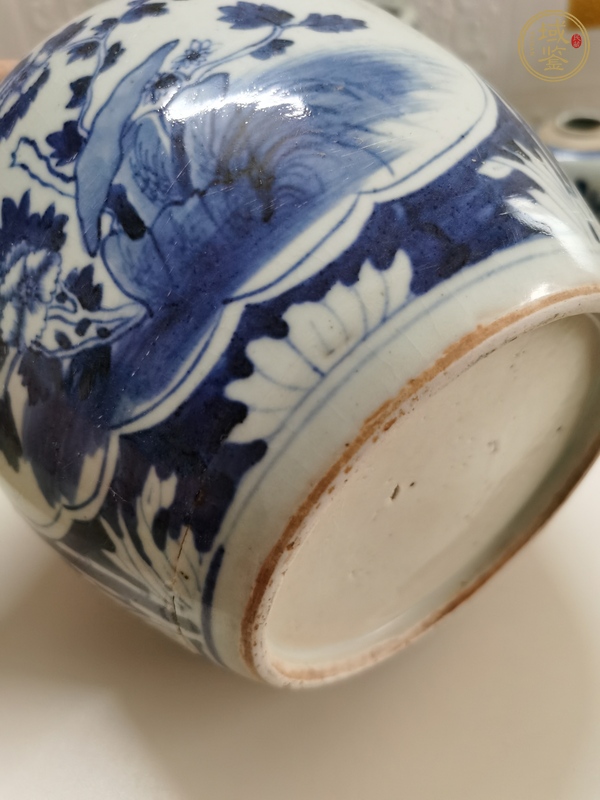 古玩陶瓷花卉紋青花罐真品鑒賞圖